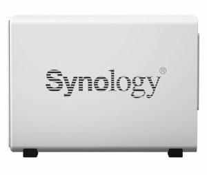 Sul lato Synology DS220j