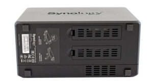 Ranuras NVMe debajo del Synology DS720+ para almacenamiento en caché con SSD M.2