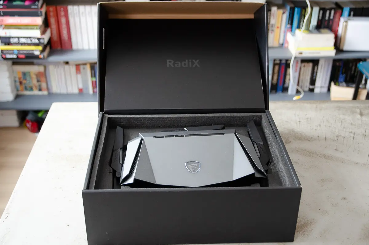 Packaging MSI RadiX AXE6600 - intérieur
