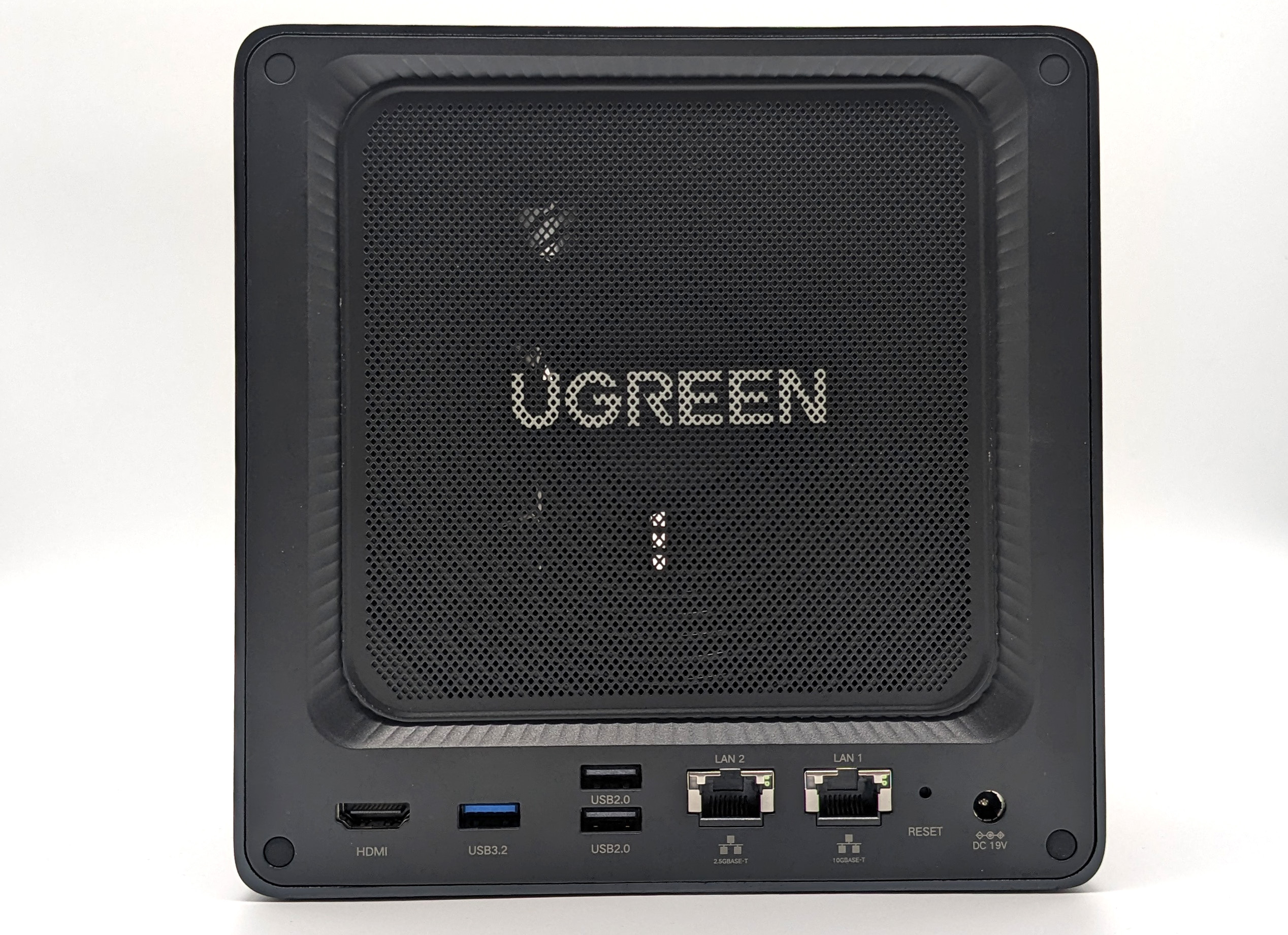 UGREEN DXP4800 Plus connectiques
